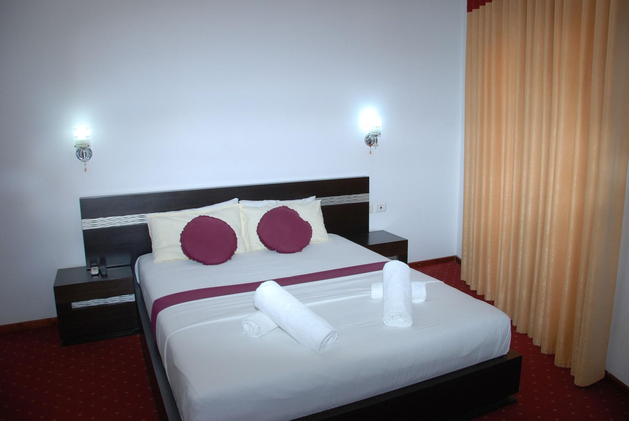Hotel Strora Sarandë Esterno foto