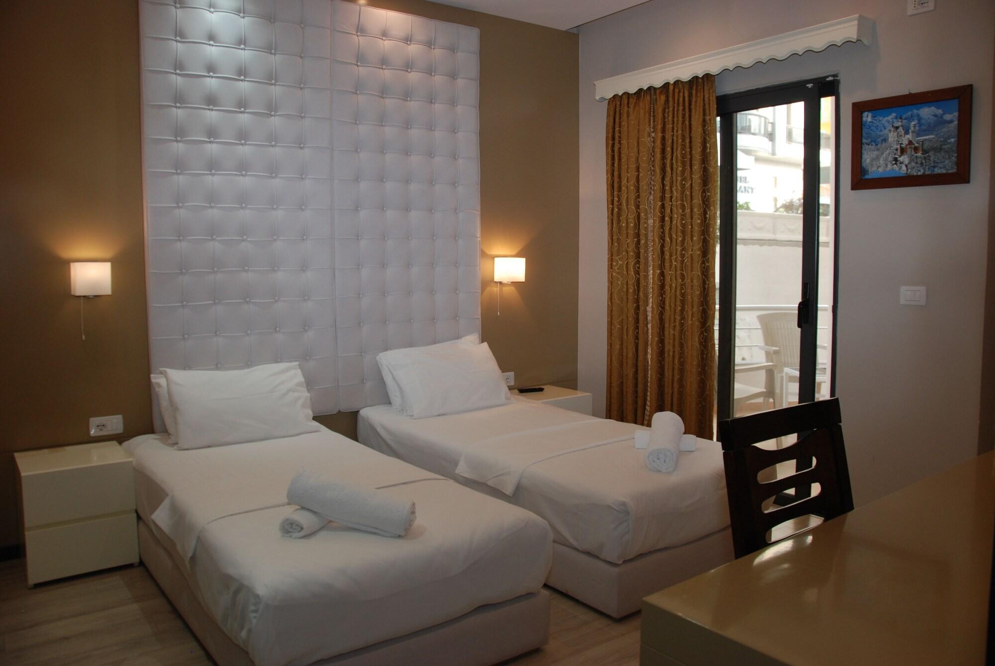 Hotel Strora Sarandë Esterno foto