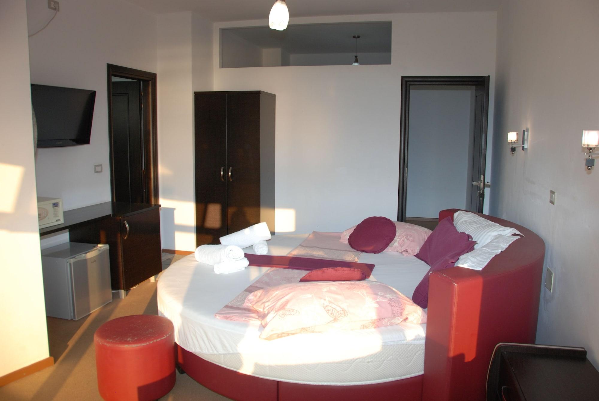 Hotel Strora Sarandë Esterno foto