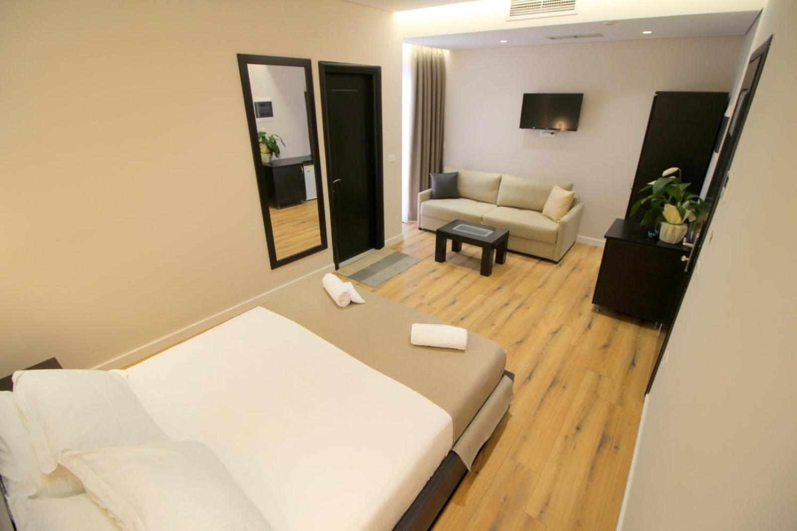 Hotel Strora Sarandë Esterno foto