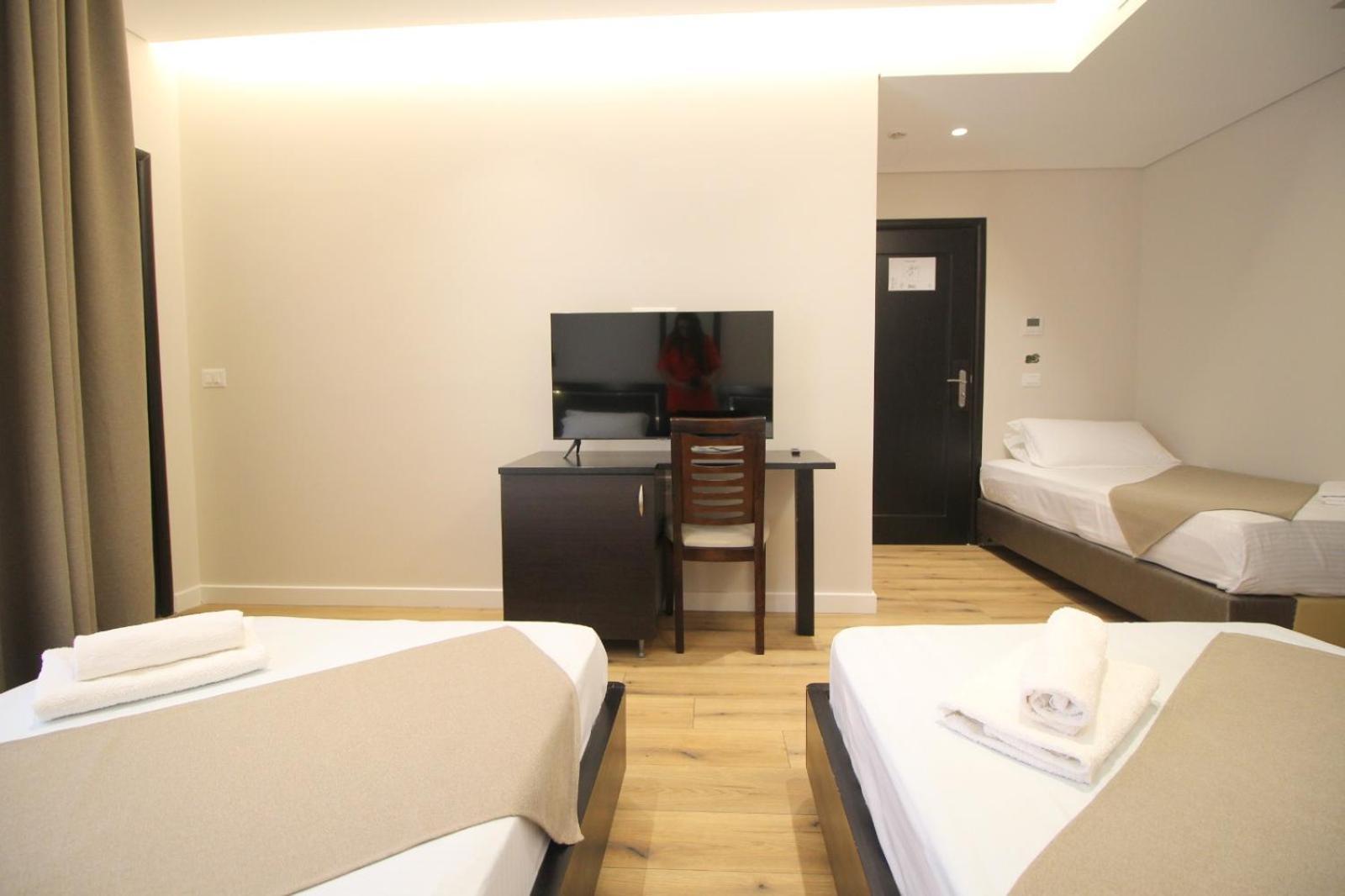 Hotel Strora Sarandë Esterno foto