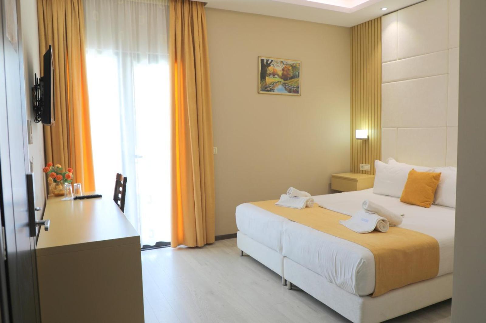 Hotel Strora Sarandë Esterno foto