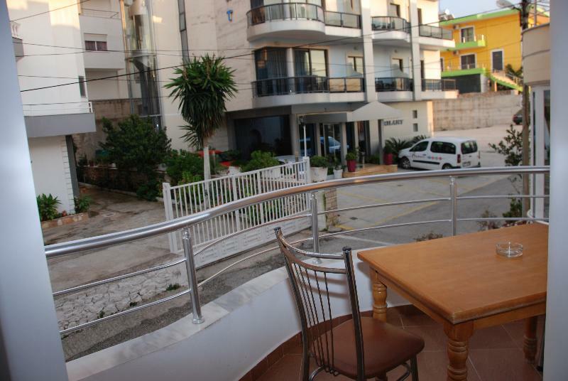 Hotel Strora Sarandë Esterno foto